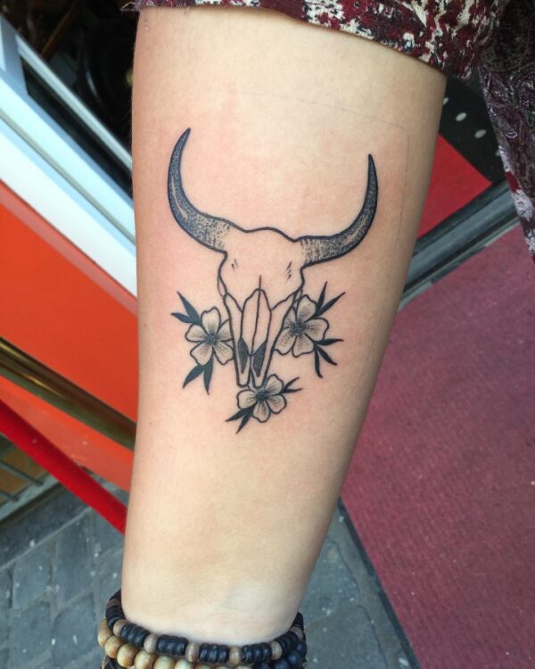 Cow skull and flowers tattoo  Aaron Casas  Cow skull tattoos Bull tattoos  Bull skull tattoos