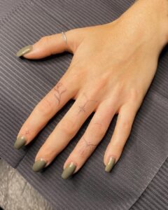 Star Chain And Vine Finger Tattoo